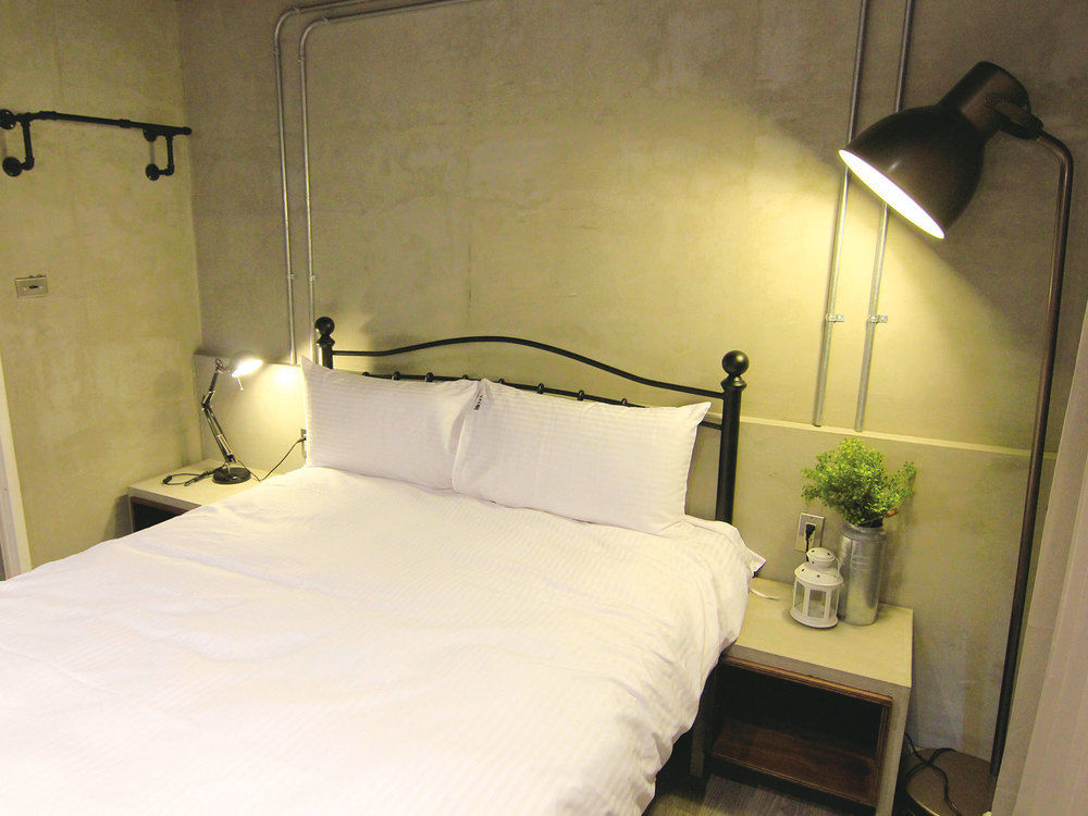 Loft Hostel Fengjia Taichung Exterior photo