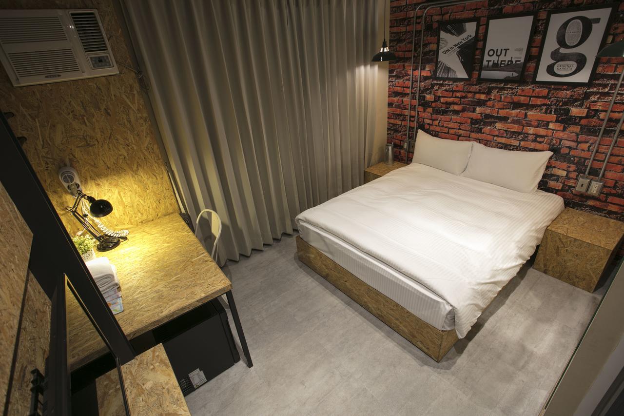 Loft Hostel Fengjia Taichung Exterior photo