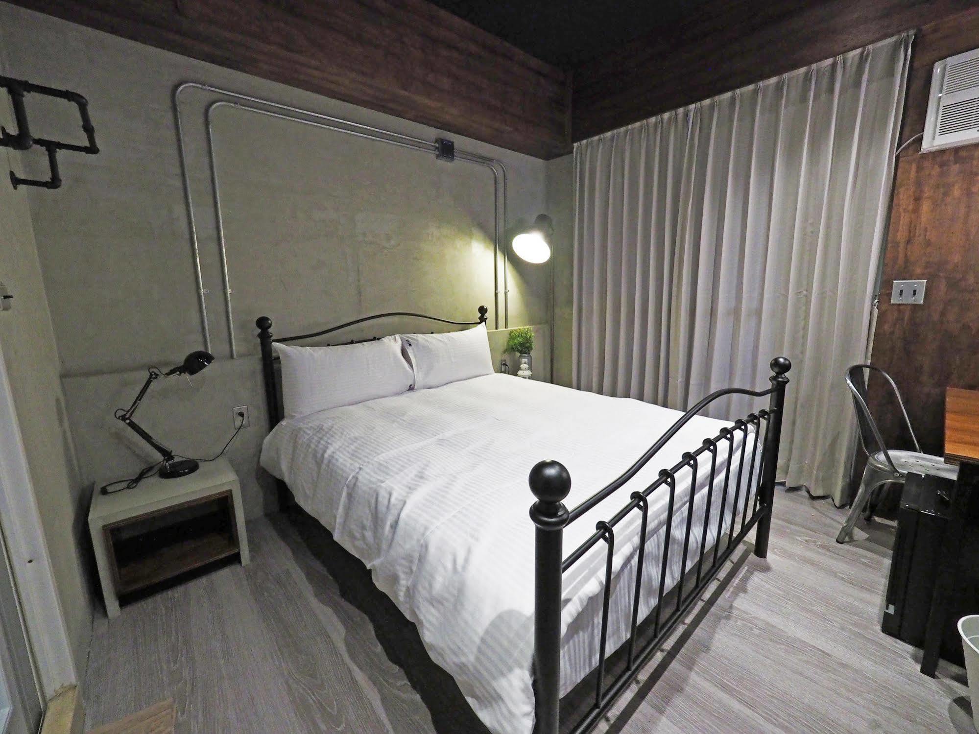 Loft Hostel Fengjia Taichung Exterior photo